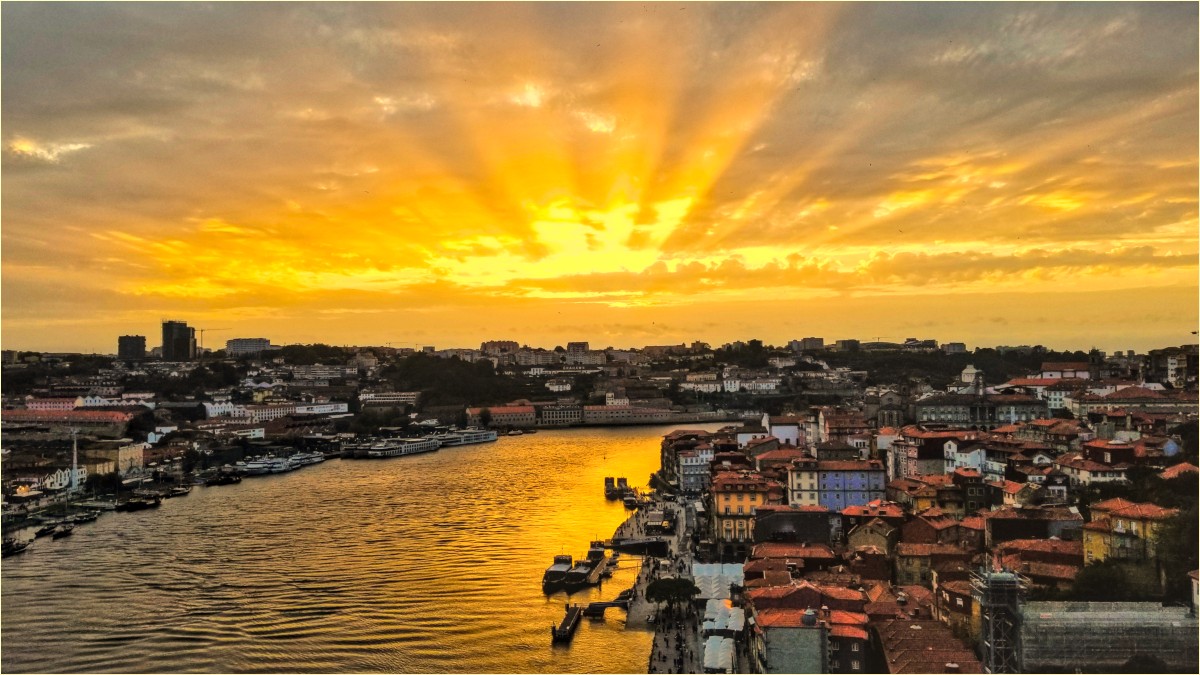 Plekhov Joseph Golden sunset in Porto Pictorial   Class B 20260415